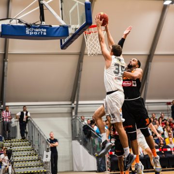 Basketball players at the net